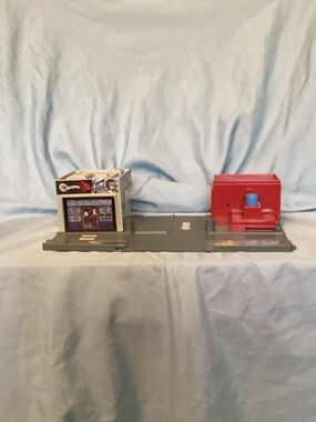 Hot Wheels 2007 Gray and Red Playset Accessory